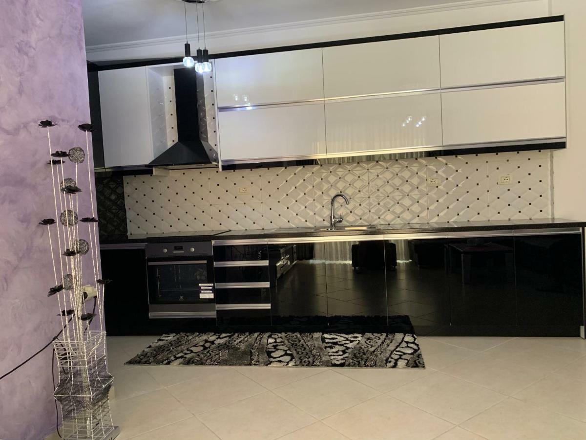 Marinela Apartment Sarandë エクステリア 写真