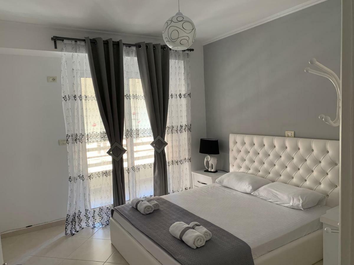 Marinela Apartment Sarandë エクステリア 写真